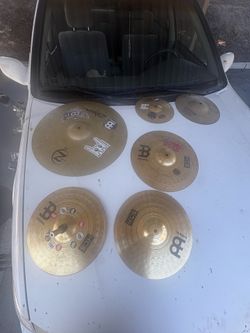 Cymbals and stands