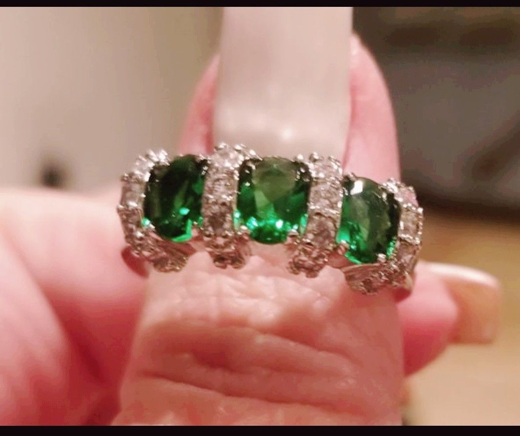 Genuine emerald 3 stone ring........ size 8