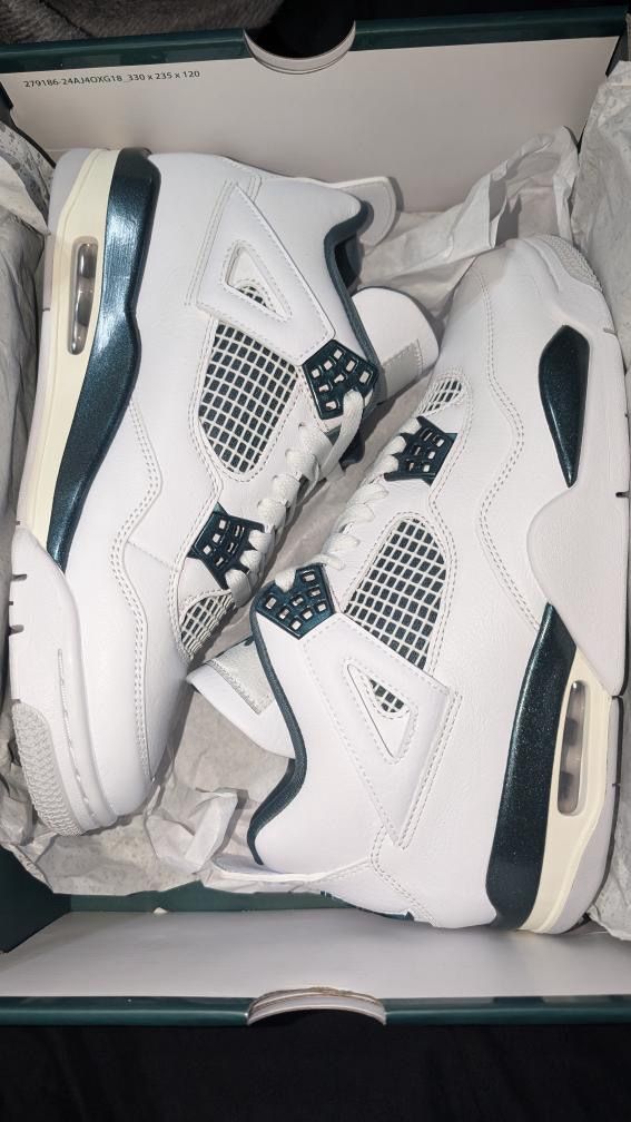 Jordan 4 , SIZE 8 MEN , DS $200 OBO