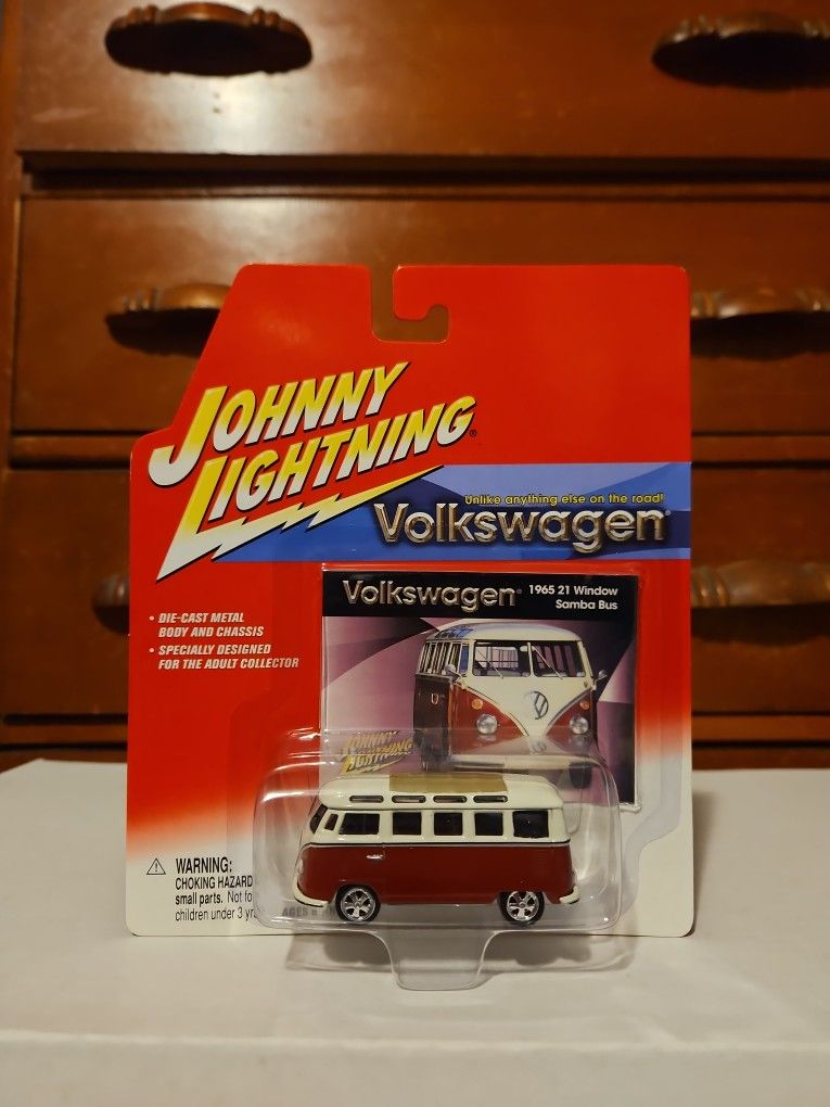 2002 Johnny Lightning 1965 21 Window Samba Bus