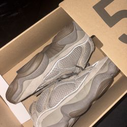Yeezy 500 - Ash Grey (Size 5)