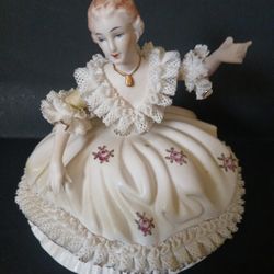 Ardalt Lenwile (China) Lady with Ruffled Lacy Dress Trinket Box (5.5"Hx6.5"W)
*Thumb is chipped