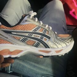 ASICS Men’s 7 Woman’s 8.5 100$ Brand New 