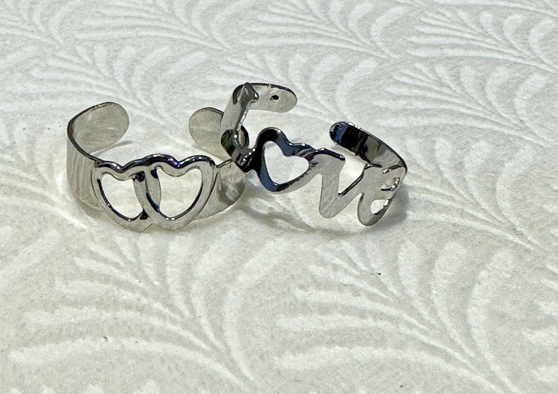 Toe Rings NWT Set Of Two Heart & LOVE One Size Silver