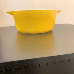 Vintage Pyrex Yellow Daisy 475-3  2.5 Quart 