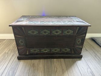 Decorative Coffee / Storage Table