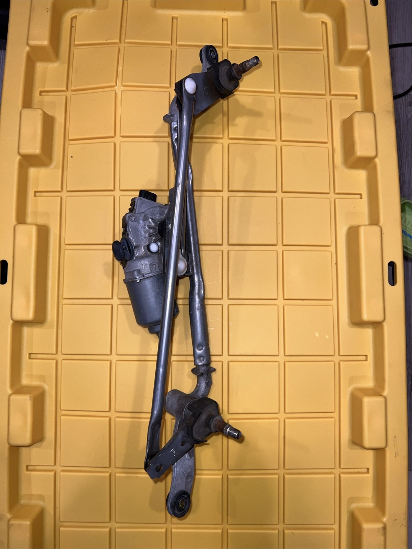 2014-2023 Jeep Cherokee 75th Anniversary FR Wiper Transmission Linkage w/ Motor