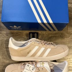 Adidas Gazelle Pink Tint Cloud White size 7Y / 8 Womens