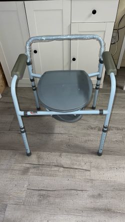 Commode chair/toilet