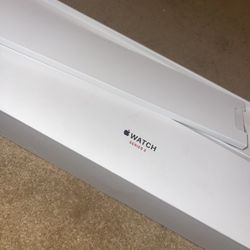 Silver/White Apple Watch Series 3 