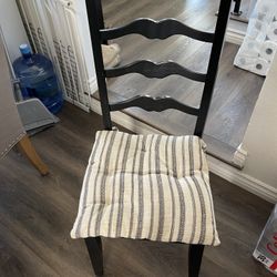 Dinning table set 6 chairs**needs to go**