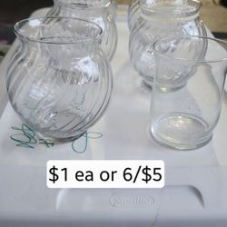 Glass bows to decorate
#centerpieces 
#candle 
$1 each or 6/$5
Pick up in Harlingen near Walmart
Antiques, Telephones & Flags
