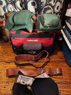 Husky Tool Bag with Knee Pads and Leather Belt