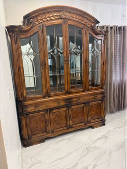 Table in China excellent condition super clean no damage at all