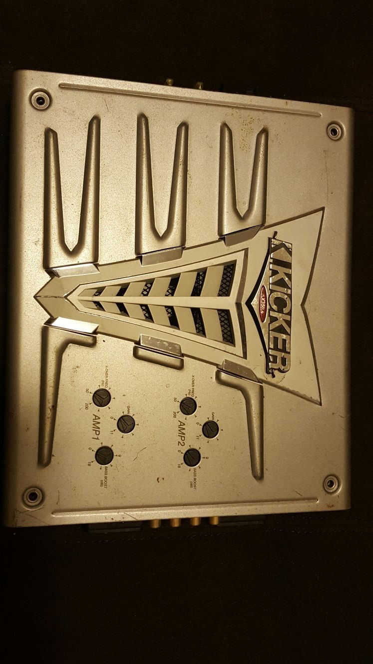 Kicker KX-350.4 Amp
