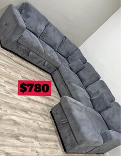 Sectional couch with sleeper