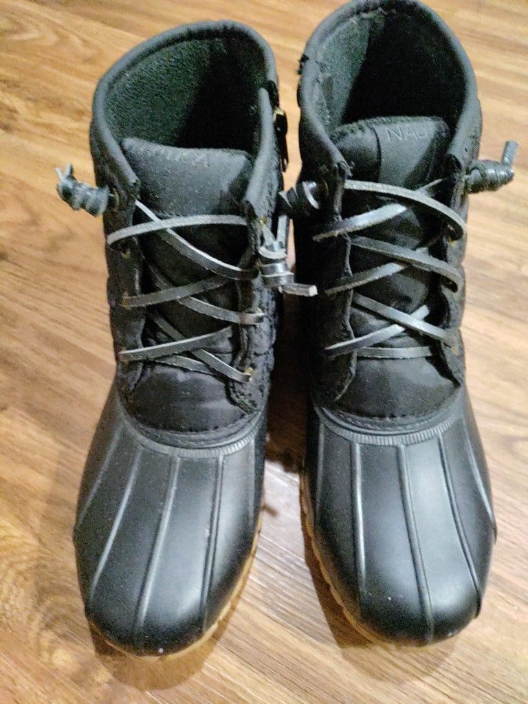 Nautica Boots Womens 9 
Dorsay Quilted Ankle Duck Rain Snow Black Rubber Lace Up