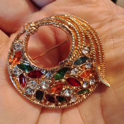 Vintage Round Gold Tone Brooch Pin With Different Colored Stones 