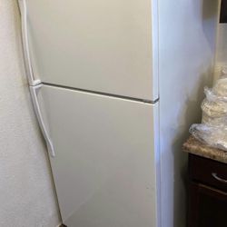 Whirlpool refrigerator works great we sell appliances all the time come try out for the