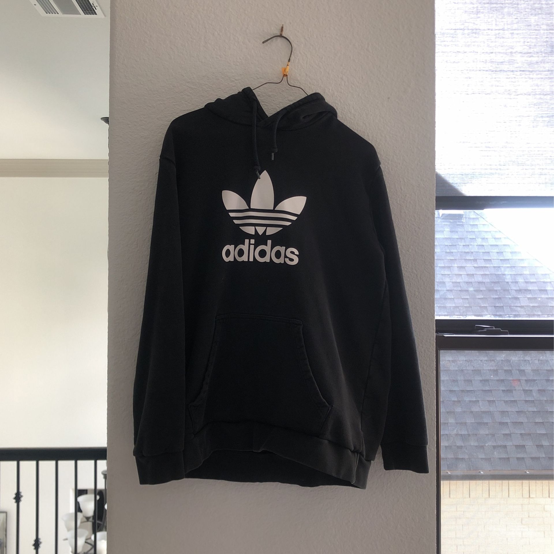 BLACK ADIDAS HOODIE MEDIUM MENS