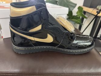 Nike Shoes Black Gold Size 13