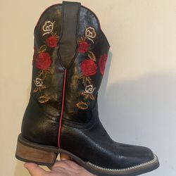 BOOTS FOR WOMEN