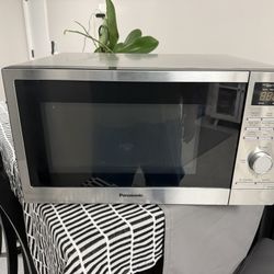 Microwave Panasonic NN-SD69LS 1.3 cu. ft. 1100W Microwave - Stainless Steel