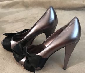 Paris Hilton Heels pumps Pewter & Black Size 8.5