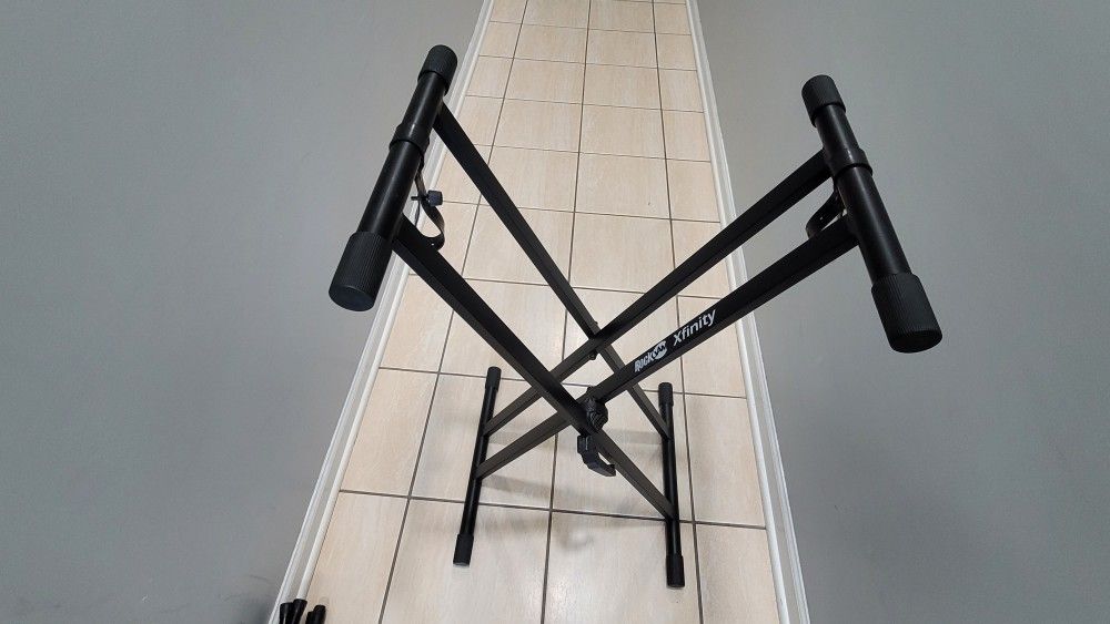 ROCK JAM XFINITY PIANO STAND IN BLACK COLOR.