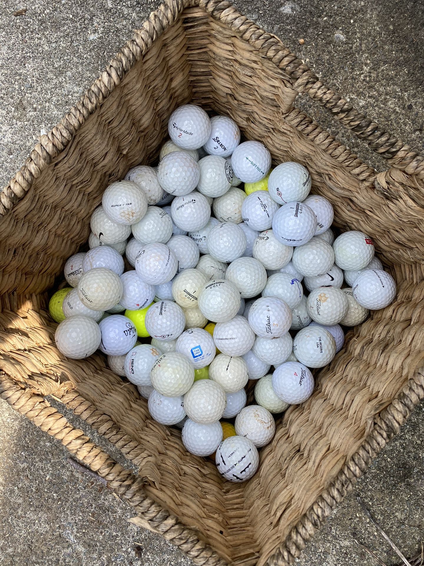 Golf Balls - Mix Of 90 Premium Brand Nike, Titleist Etc 