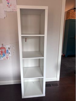 White storage/bookshelf