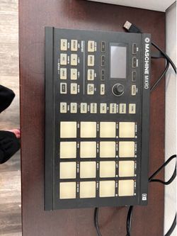Native Instruments Maschine Mikro MIDI Controller