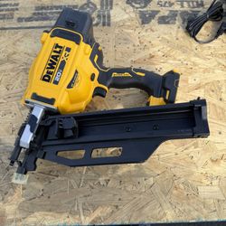 DEWALT 20-Volt 21° Cordless Framing Nailer (Tool-Only)