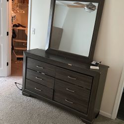 Used Dresser And Mirror Combo 