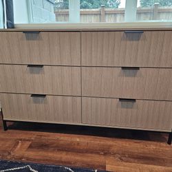 Modern Light Wood 6-Drawer Dresser – Minimalist Style