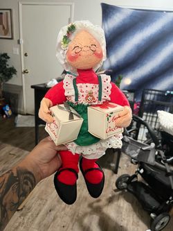 Annalee Mrs. Claus Christmas Doll