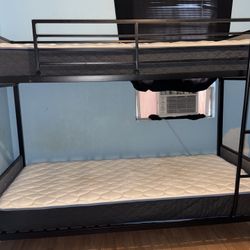 Bunk bed in good condition – resistant and ready to use