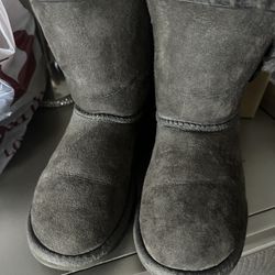 🩶🩶 UGG Size 3Y 🩶🩶