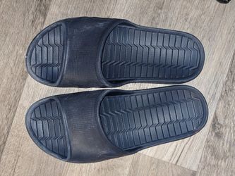 Shoes/Sandals/Flipflops/Shower Shoes 