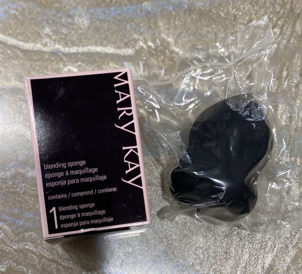Mary Kay Blending Sponge New with bag and box