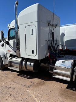 2020 Peterbilt Model 567 36" Sleeper Cab