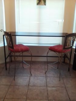 Table/chairs