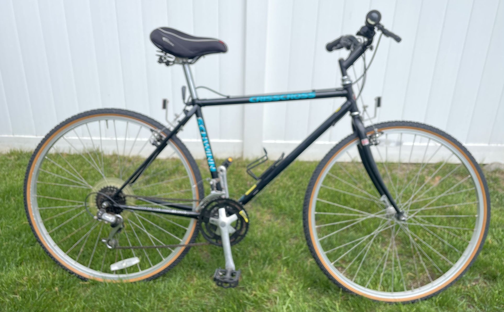 Schwinn Crisscross Hybrid Bicycle