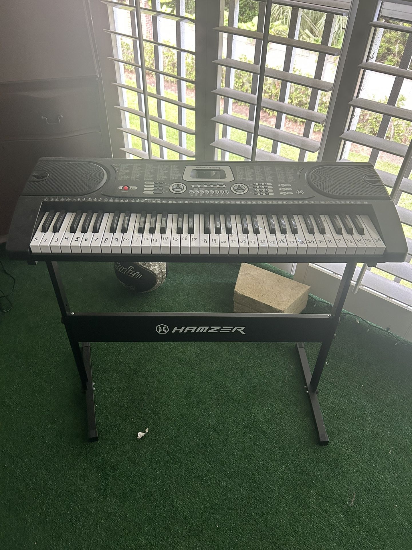 Key Board With Stool And Stand 
