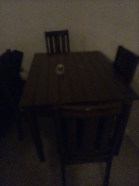 Kitchen table https://offerup.co/faYXKzQFnY?$deeplink_path=/redirect/ leather seats