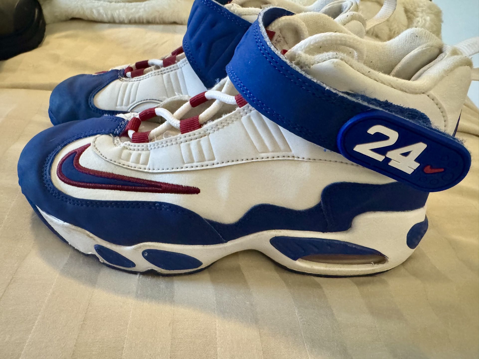 Nike Air Griffey Max 1 sneakers, GS (Grade School) USA DX3724-100 model in a size 3y