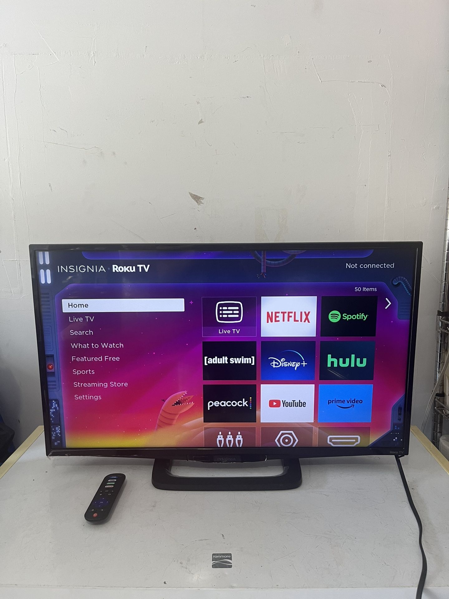 Insignia 32" Inch TV  LED - 1080p - Smart - HDTV Roku TV