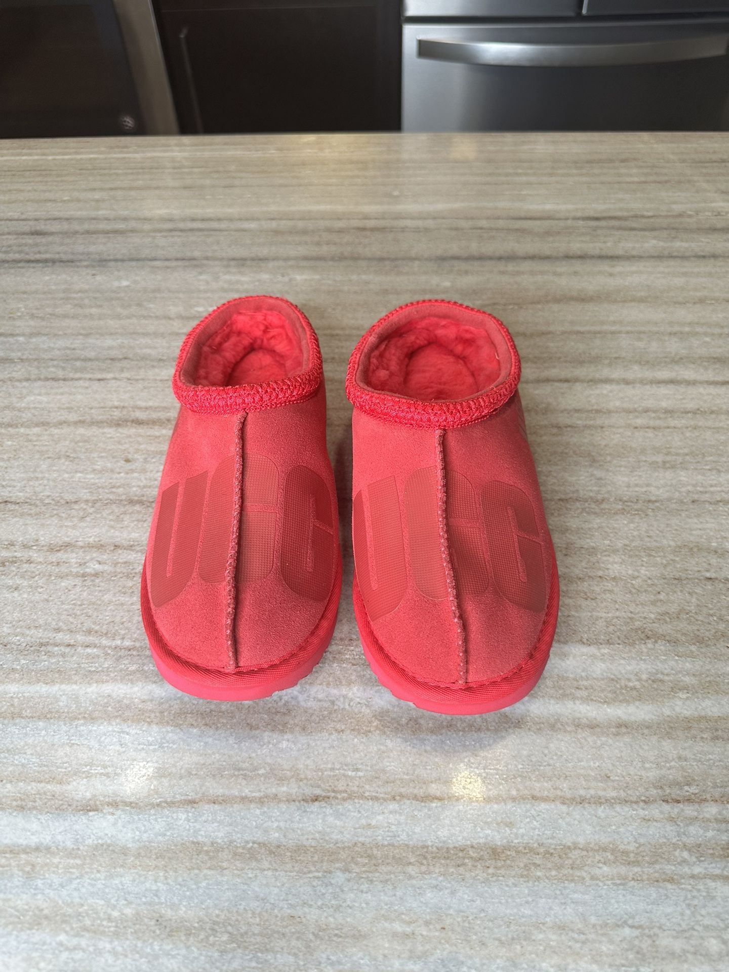 UGG slippers Size 6