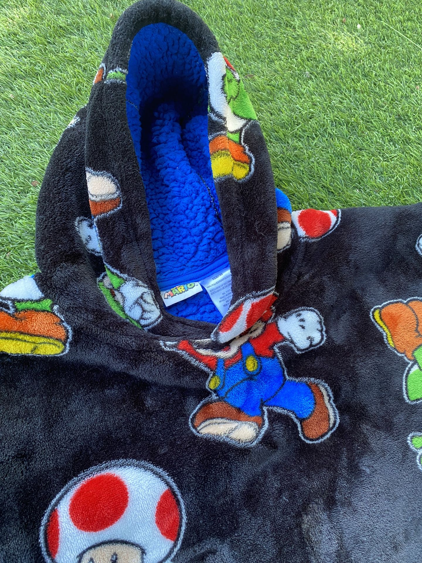 Nintendo Super Mario WAY BIG Hoodie size 4-10