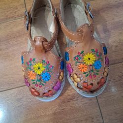 toddlers' girls' leather embroidered huaraches sandals Size 8T